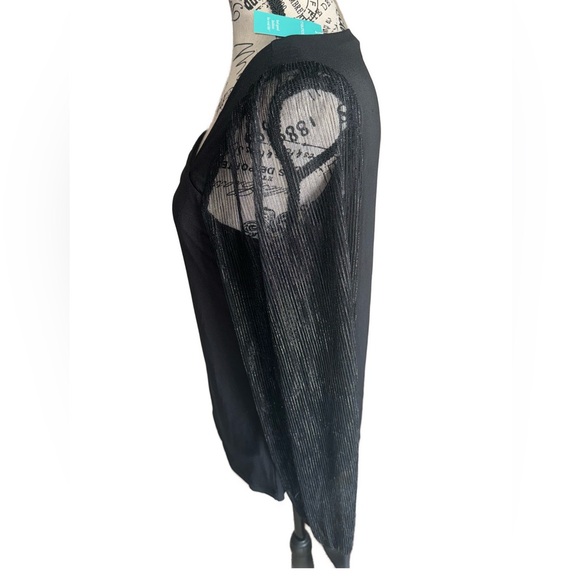 NWT Women’s Maurice’s black Plisse Sleeve Blouse size XS puffy sleeve - Picture 4 of 11